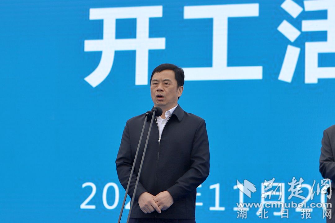 宜昌市委副书记、市长马泽江宣布湖北三宁化工股份有限公司酰胺及尼龙新材料项目正式开工。唐姝亚 摄.JPG.JPG