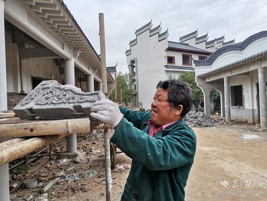 工人正在园内施工.jpg.jpg