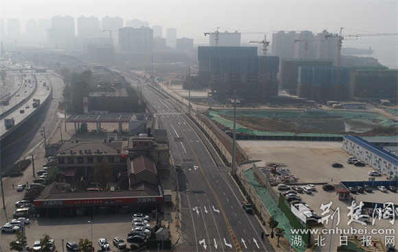 青菱河东路往红霞社区方向.jpg
