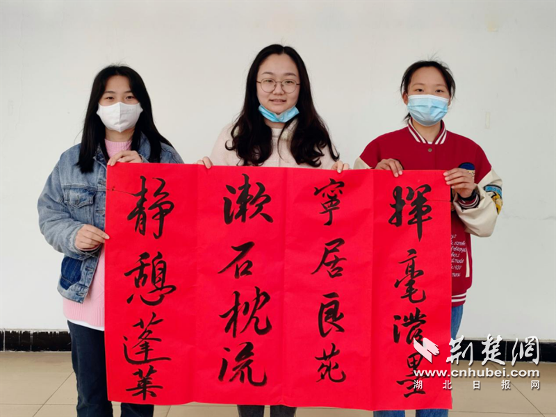 独一份！这群大学生用老师姓名作藏字诗，给恩师定制超浪漫“妇女节”397.png.png