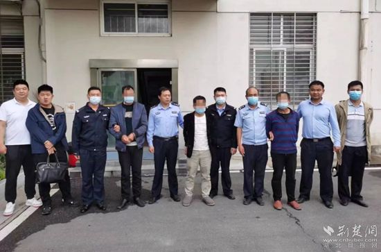 黄冈警方抓获多名涉案犯罪嫌疑人_副本.jpg