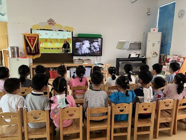 观摩一场主题团课之幼儿红色教育.jpg.jpg
