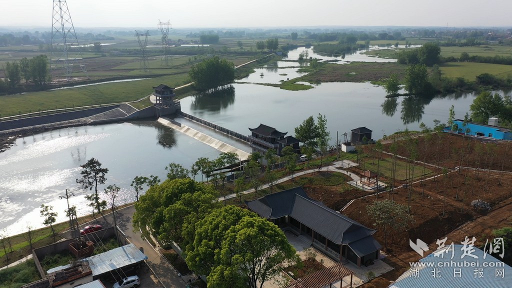 田店镇八斗山翻板闸一角掠影—王治峰摄.jpg
