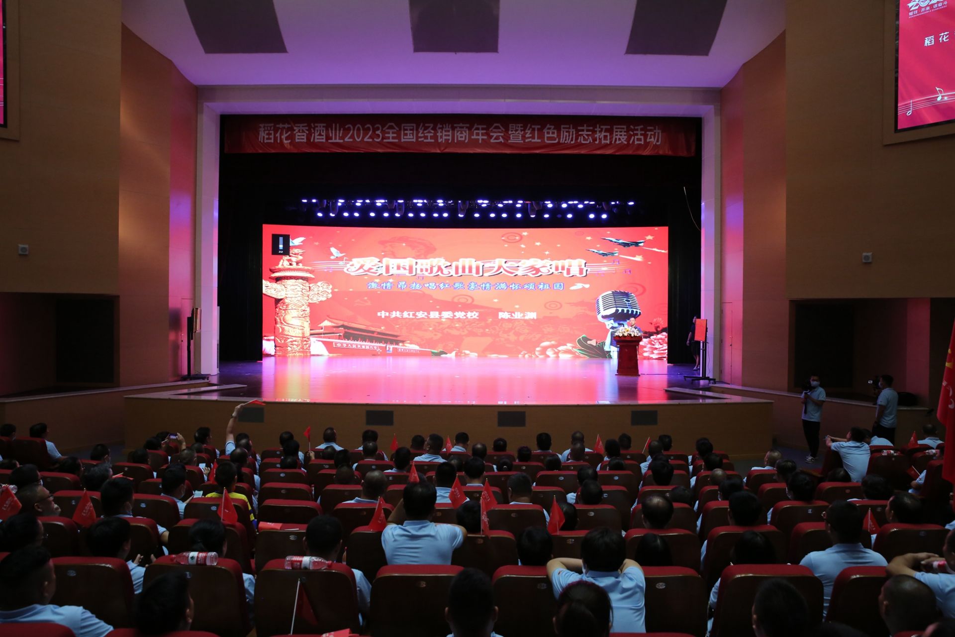 2-1 唱红歌活动现场.JPG.JPG