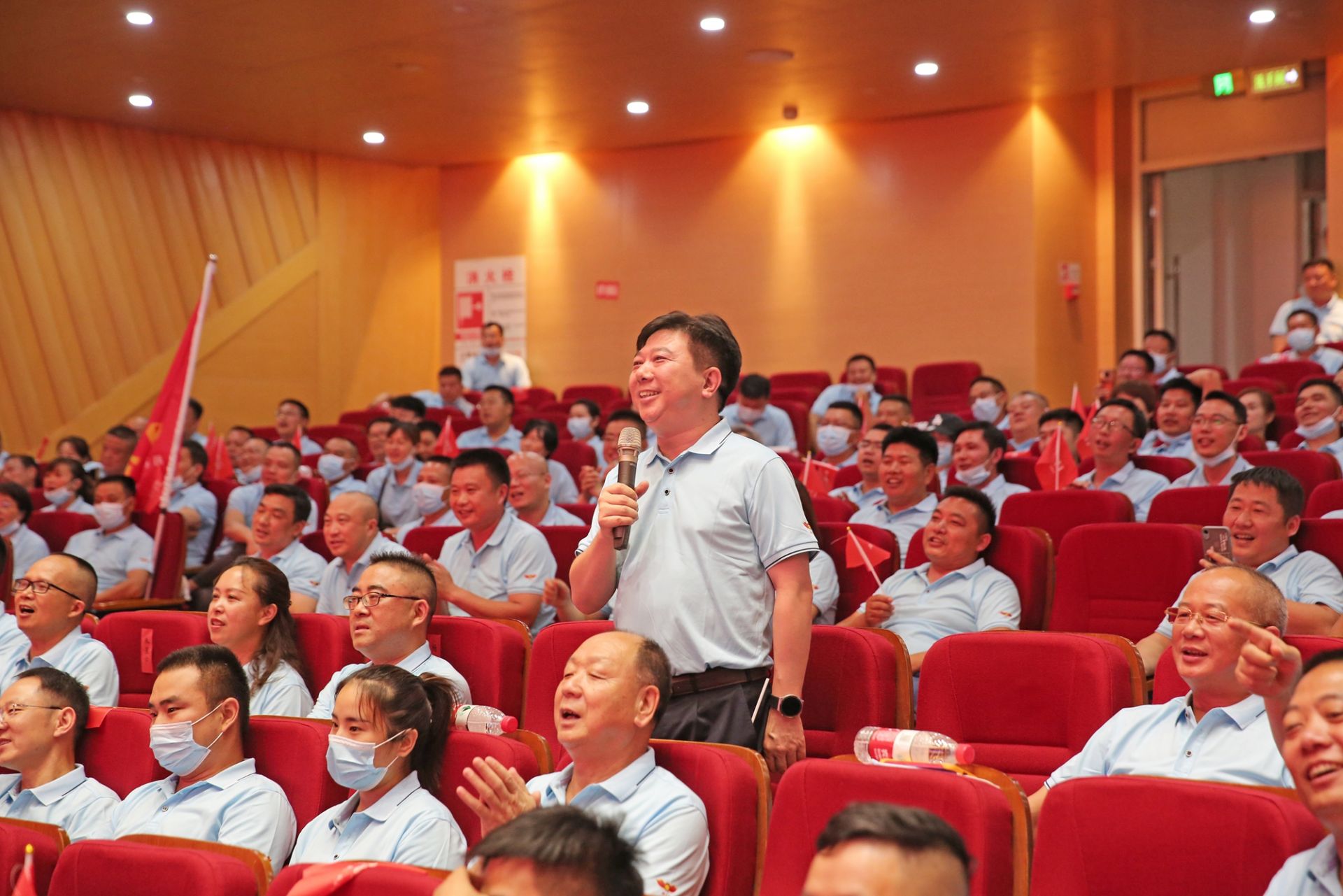 2-3 罗贤强带头领唱.jpg.jpg