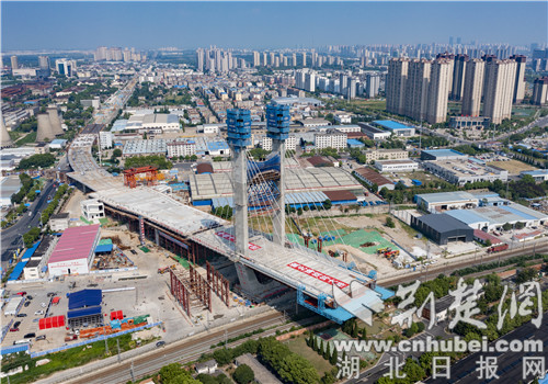 8月3日，无人机航拍转体后的襄北编组站大桥（金伟摄） (3).jpg