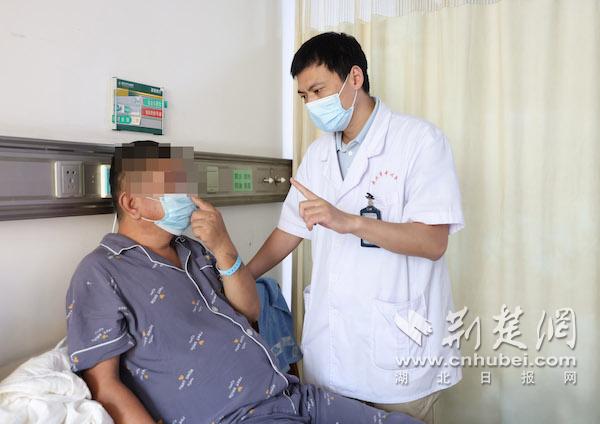 神经内科专家在查房.JPG