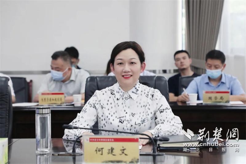 何建文.jpg
