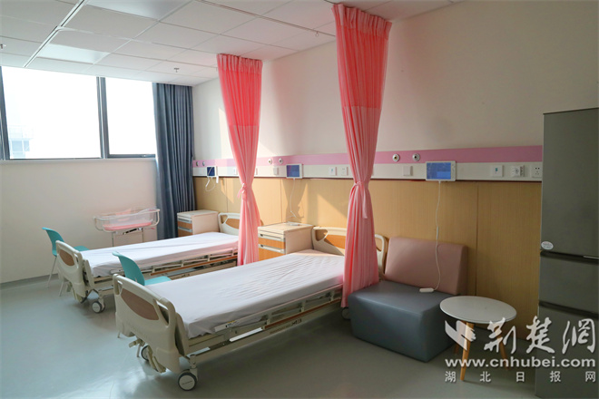 医院产科住院病房（邓洲 摄）.jpg