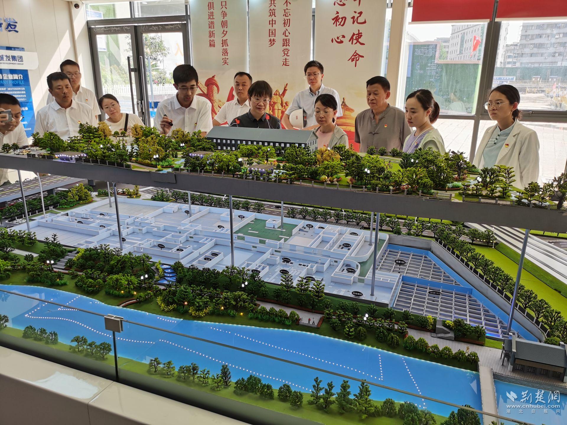 参观工程项目建设智慧馆.jpg.jpg