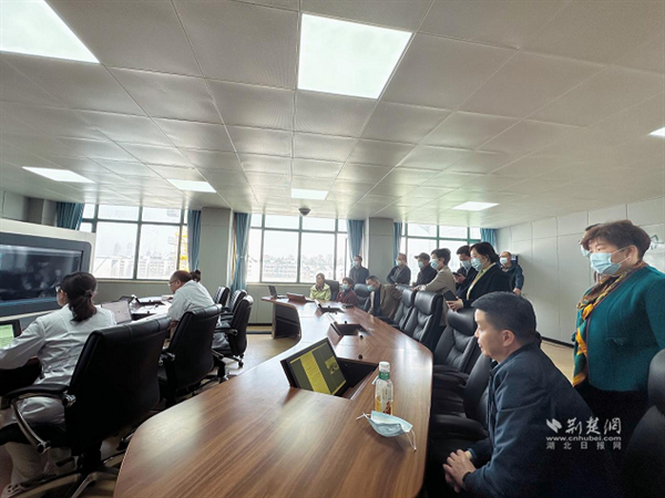 调研一行在远程问诊现场感受健康产业数字化转型的便利.png.png