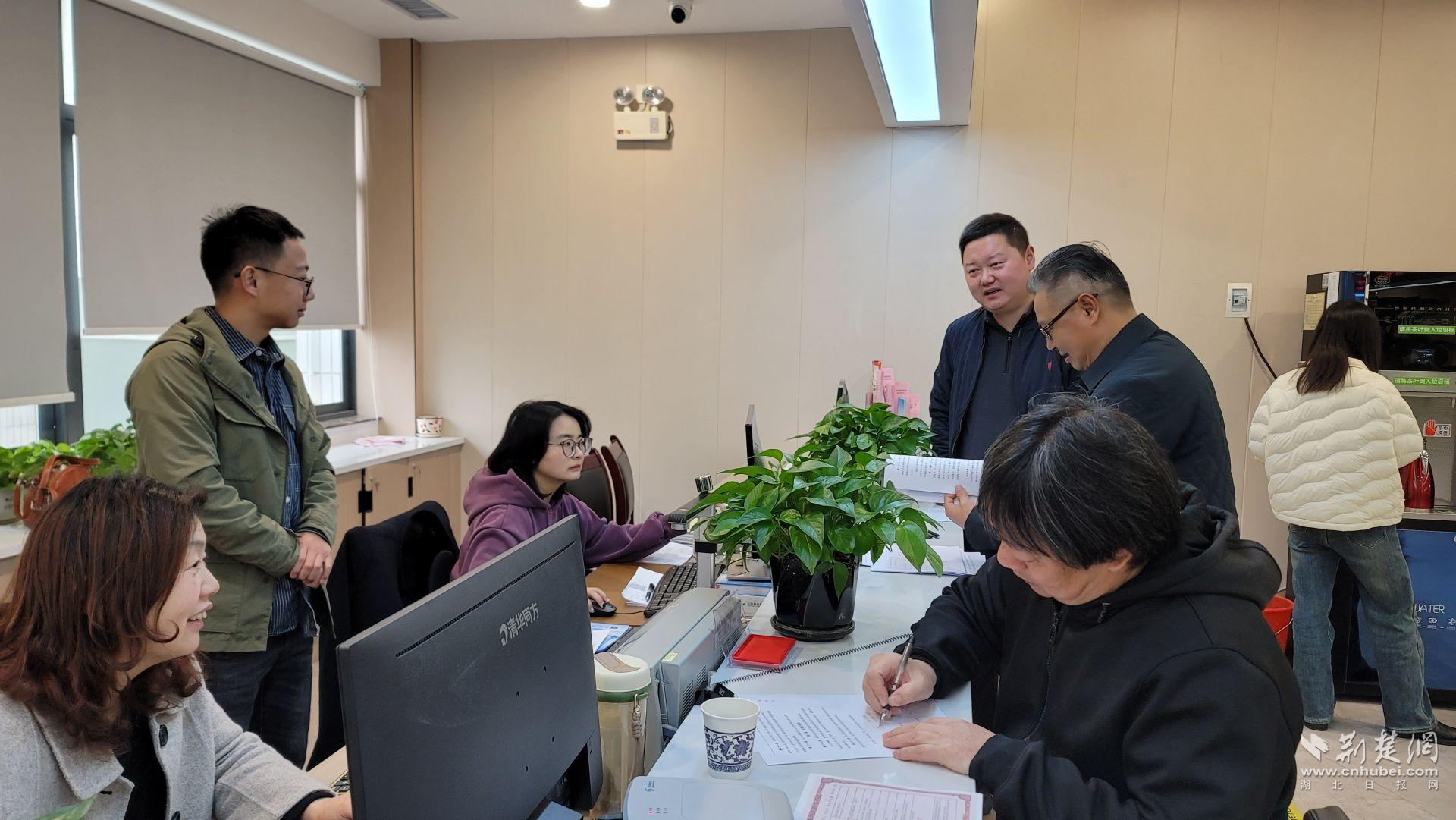 宜昌兴山县办理首宗土地转让预告登记