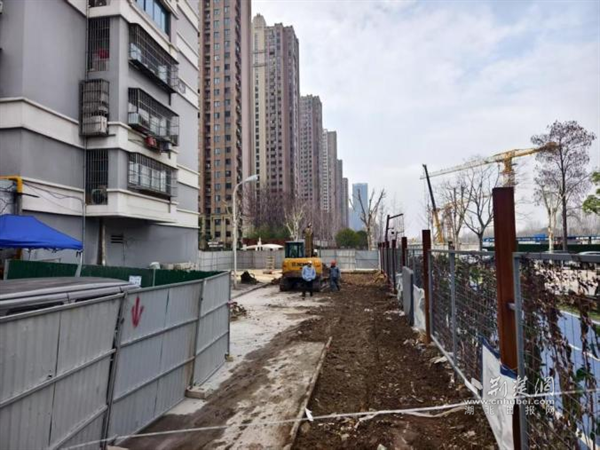 “代表直通车”驶入武昌区怡景苑小区 破解小区出行难题