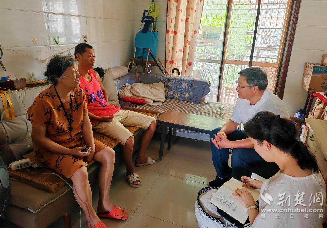 3市征收办入户进行政策答疑.png.png