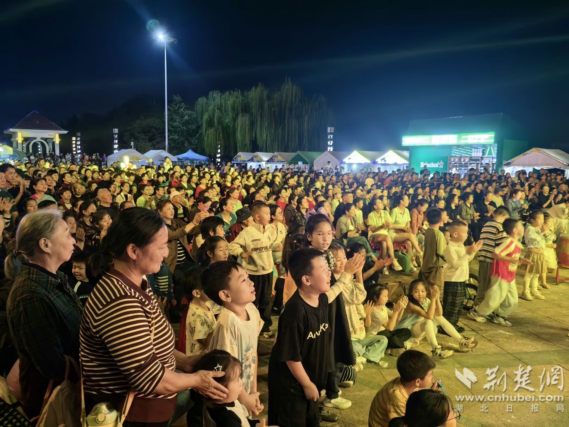 2.演出现场气氛热烈.jpg.jpg