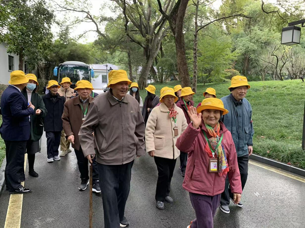 红色研学忆初心 东湖康养重阳节情暖桑榆