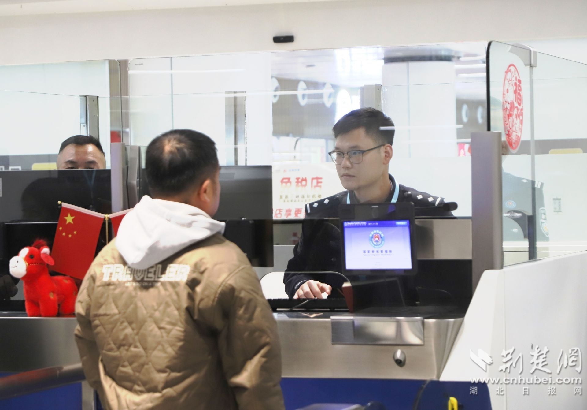 图为李子钊工作画面(刘冬 摄).jpg.jpg