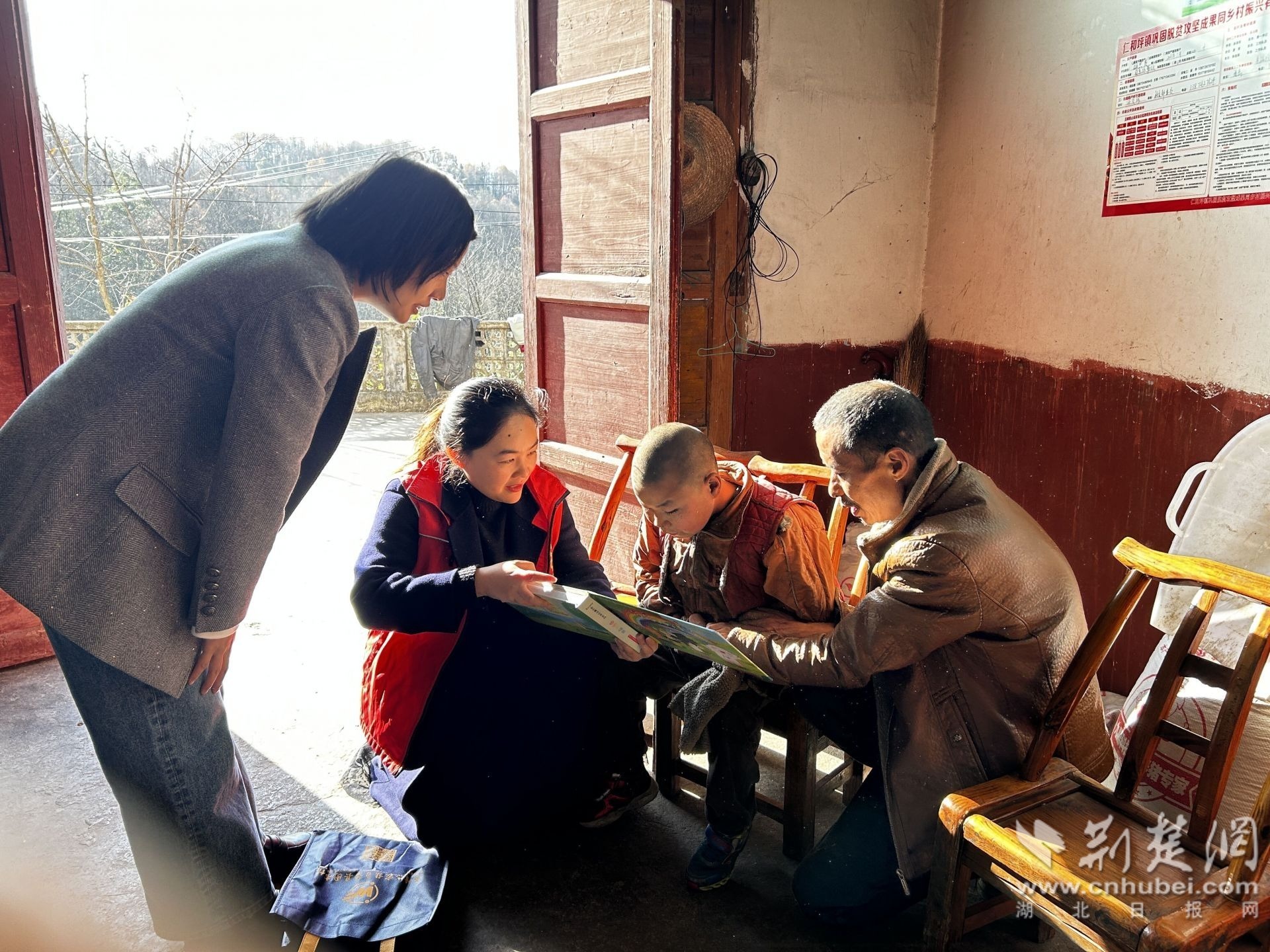 2023年12月,前往仁和坪镇开展关爱残障儿童,为特殊人群送去阅读服务.jpg.jpg