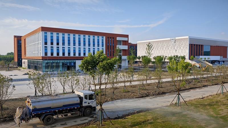 潜江中学新校区实验楼.jpeg