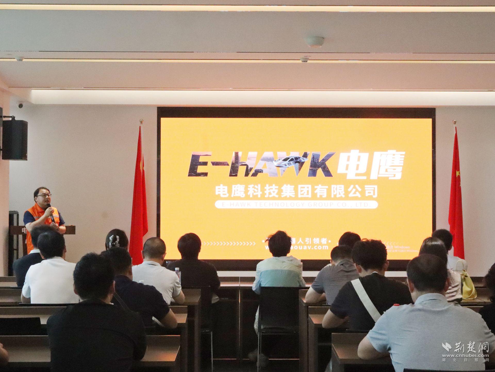 AI企业参观现场,低空经济科普讲座。侯佳音 摄.jpg.jpg