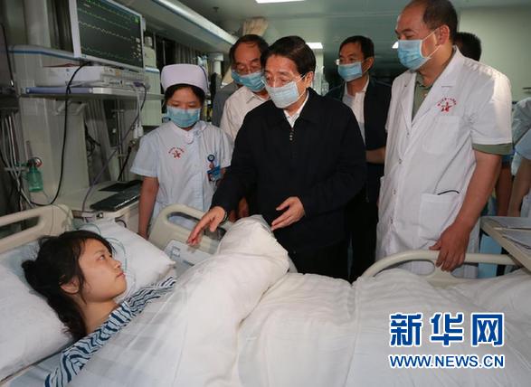 (法制)(2)福建厦门一公交车行驶中起火 造成重大人员伤亡 受党中央国务院委托 郭声琨率工作组紧急赶赴厦门指导处置工作