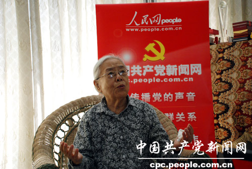 莎莱老人声情并茂地演唱《黄河怨》,仿佛又站在那延安的舞台上