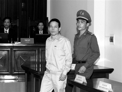 越南钉子户暴力抗拆 自制土枪土雷房子仍被推倒