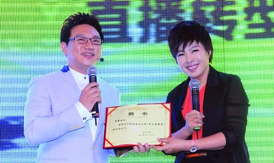 于丹回应“被轰”事件:给老艺术家鞠躬问心无愧
