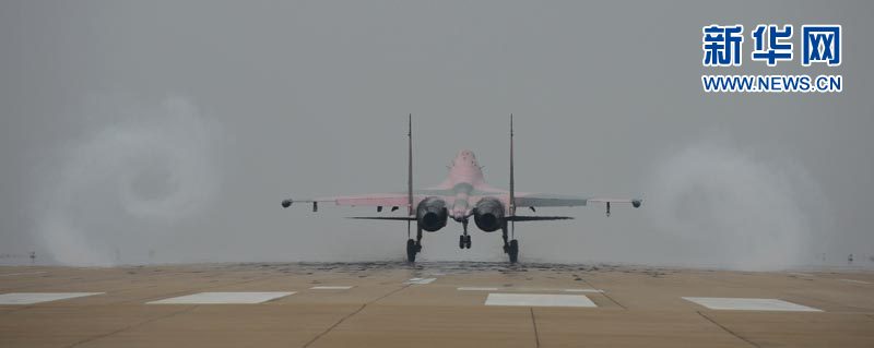解放军苏-30空空对抗训练 战机粉红涂装亮相(图)